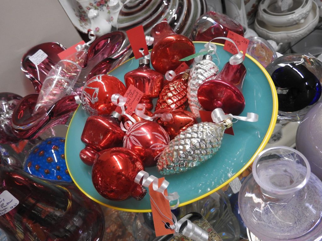 #NiagaraMyWay Spotlight on Local: Decorate with vintage ornaments and décor from Lakeshore Antiques & Treasures
