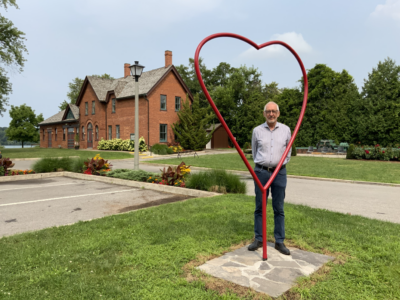 Niagara Pumphouse Arts Centre Unveils ‘Three of Hearts’ Sculpture by Renowned Artist Ronald Boaks