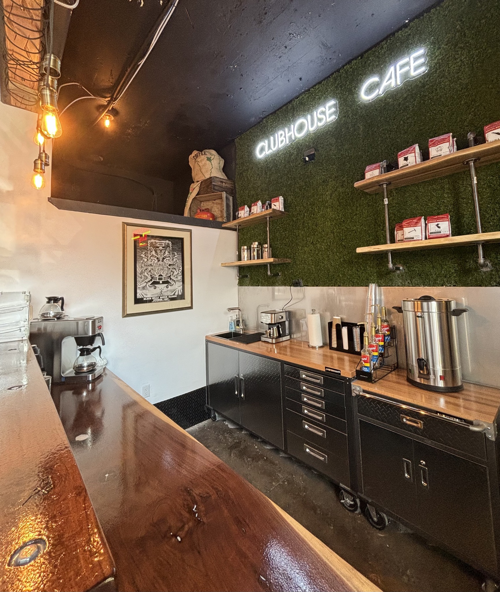 New Business Alert: Club House Café Opens in Welland!